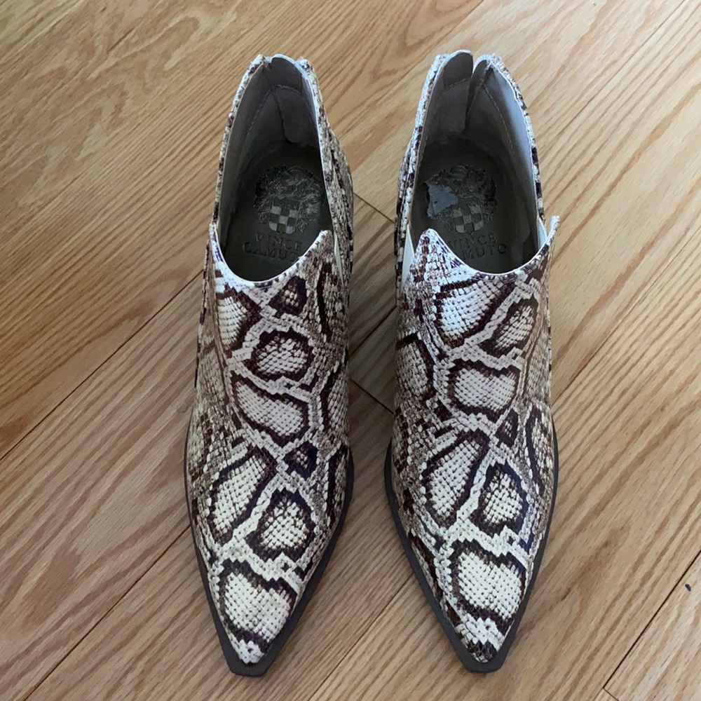 New Vince camuto snake boots
